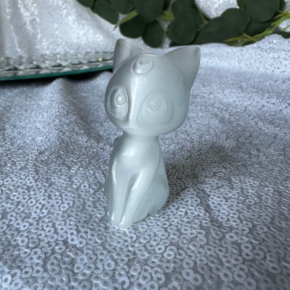 White cat’s eye sailor moon Luna cat crystal